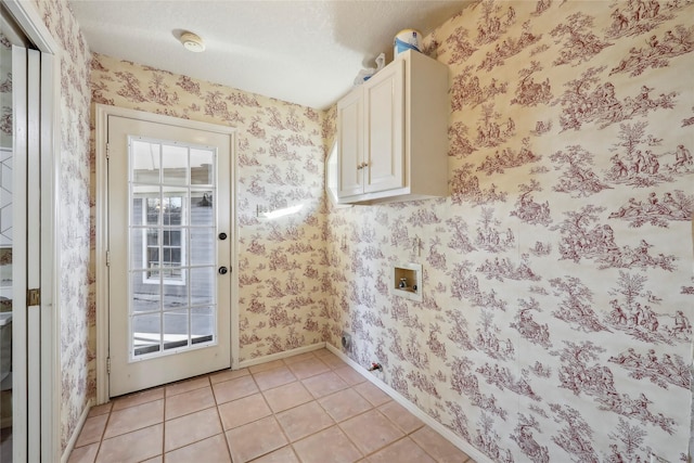 entryway featuring light tile patterned floors, baseboards, and wallpapered walls