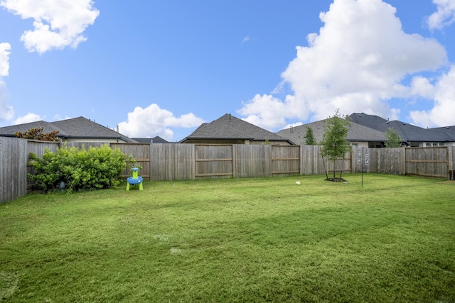 view of yard featuring a fenced backyard