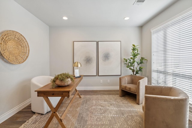 living area featuring visible vents, baseboards, wood finished floors, and recessed lighting