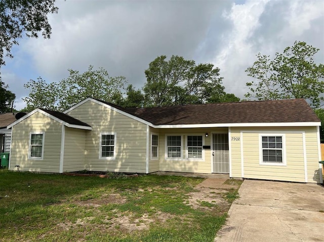 ranch-style home with a front yard