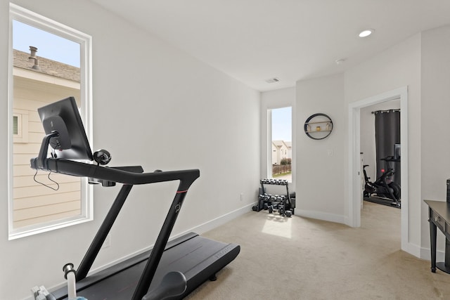 workout area with carpet floors, recessed lighting, plenty of natural light, and baseboards