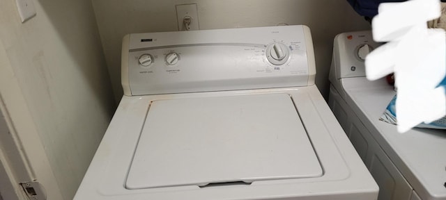 laundry room featuring laundry area and independent washer and dryer