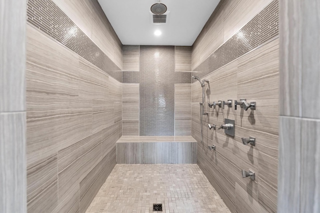 bathroom featuring a tile shower