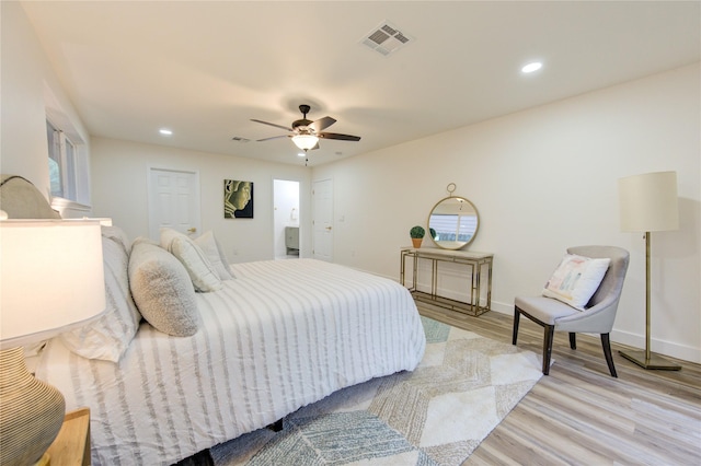 bedroom featuring baseboards, visible vents, a ceiling fan, light wood-style floors, and recessed lighting