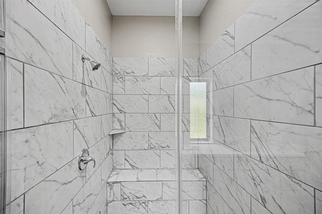 details featuring tiled shower