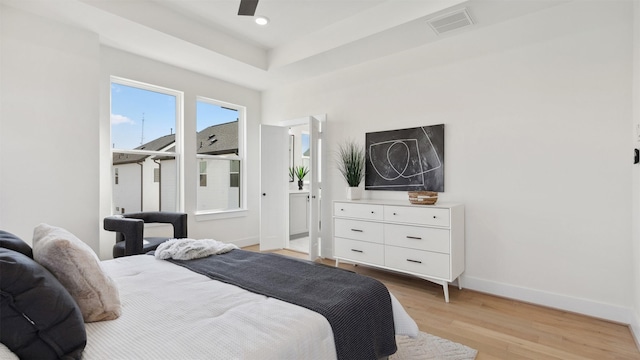 bedroom featuring visible vents, a ceiling fan, recessed lighting, light wood finished floors, and baseboards