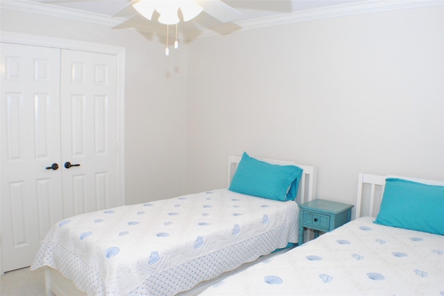 bedroom featuring crown molding, a closet, and ceiling fan