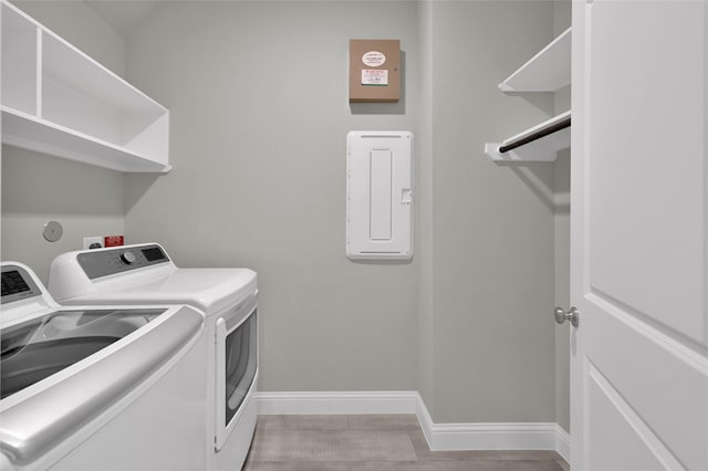 laundry area with laundry area, independent washer and dryer, and baseboards