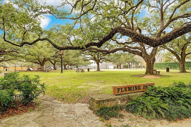 view of property's community featuring a yard