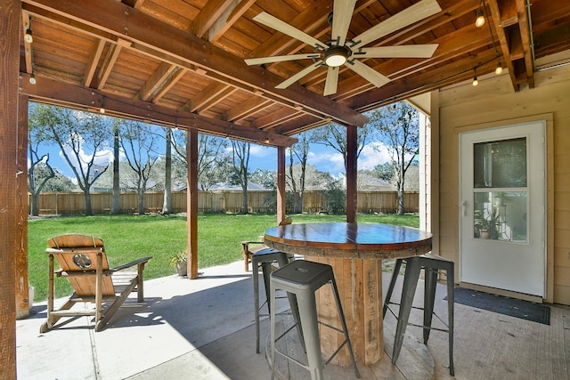 sunroom / solarium with a ceiling fan