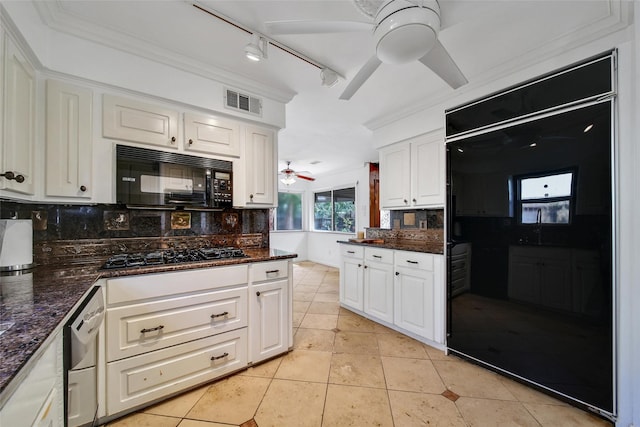 kitchen featuring visible vents, black appliances, ornamental molding, a ceiling fan, and decorative backsplash