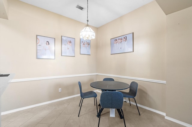 dining area featuring a chandelier, visible vents, and baseboards