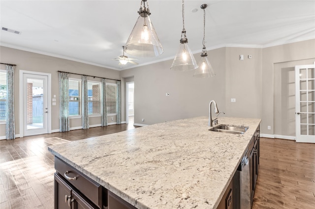 kitchen with crown molding, visible vents, dark wood-type flooring, and a sink