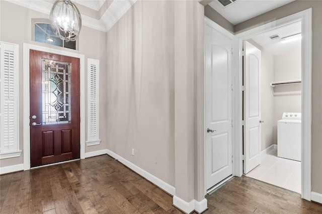 foyer entrance with wood-type flooring, visible vents, washer / clothes dryer, and baseboards