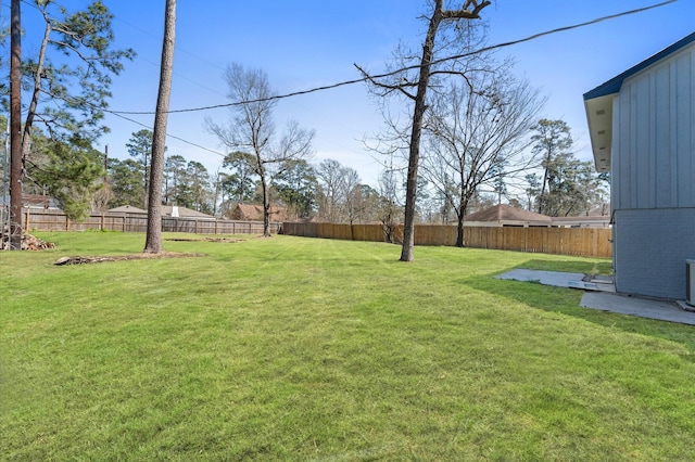 view of yard featuring a fenced backyard