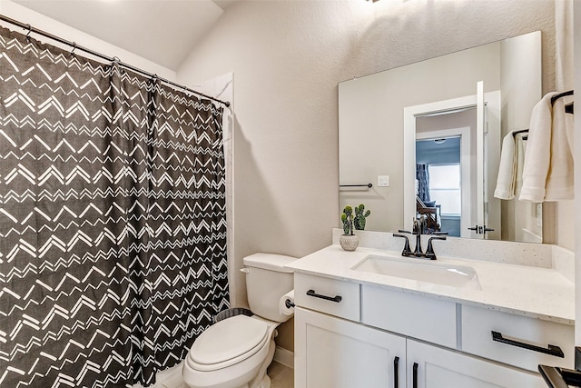 full bathroom with a shower with shower curtain, toilet, and vanity