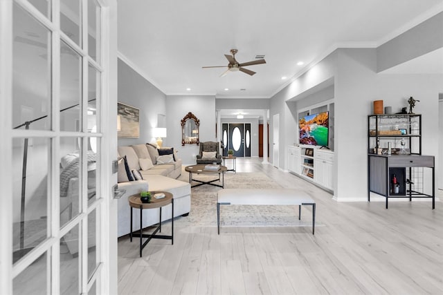 living room featuring crown molding, light wood finished floors, recessed lighting, visible vents, and a ceiling fan