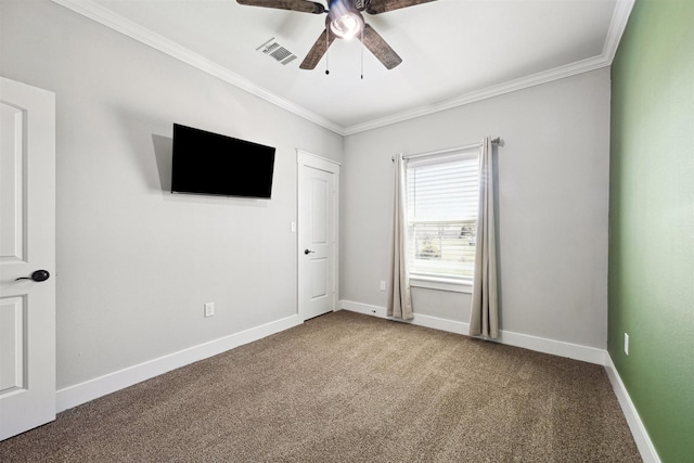 carpeted empty room featuring a ceiling fan, baseboards, visible vents, and crown molding