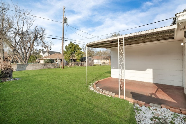 view of yard featuring a patio