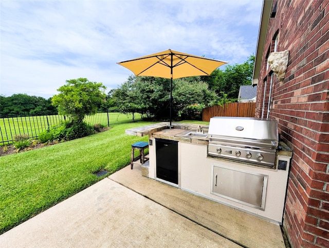 2405 Pebble Lodge Ln, Friendswood, TX 77546 - view of patio / terrace with a sink