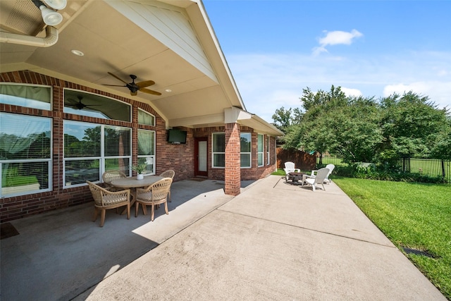 2405 Pebble Lodge Ln, Friendswood, TX 77546 - view of patio featuring a ceiling fan and outdoor dining area