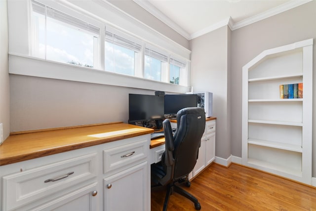 office area featuring crown molding, light wood-style flooring, and baseboards