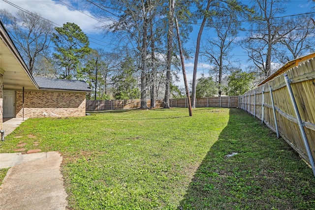 view of yard featuring a fenced backyard