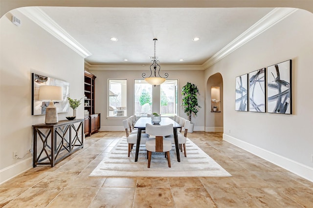 dining space featuring arched walkways, baseboards, and crown molding