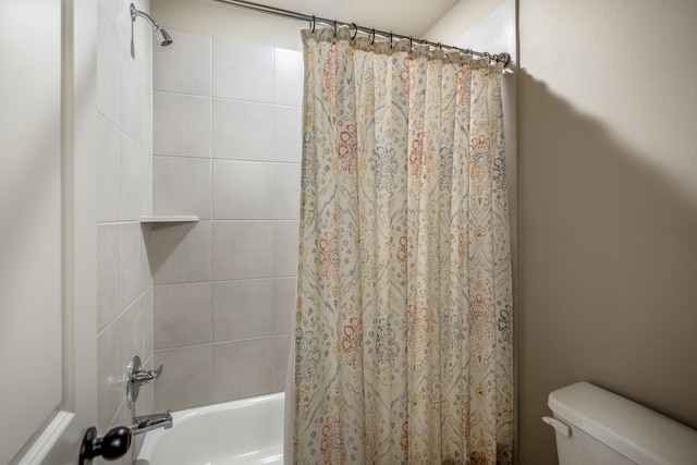 full bathroom featuring toilet and shower / tub combo with curtain