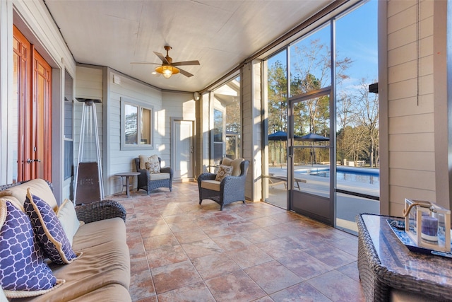 sunroom with ceiling fan