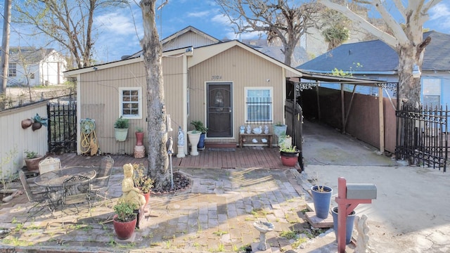 view of front of house featuring fence