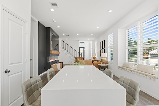 kitchen with visible vents, open floor plan, light countertops, recessed lighting, and light wood-style flooring