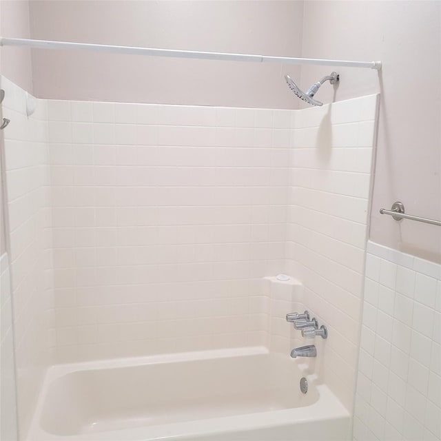 bathroom featuring shower / bathtub combination