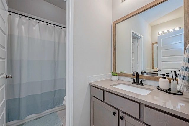 bathroom with a shower with shower curtain, vanity, and toilet