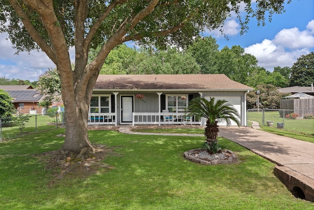 ranch-style home featuring fence, a front lawn, a porch, and concrete driveway