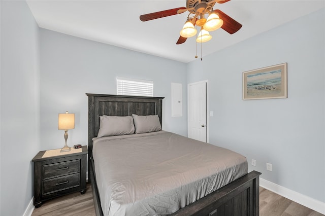 bedroom featuring light wood-style flooring, baseboards, and a ceiling fan