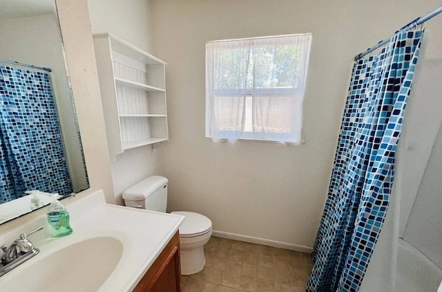 bathroom with a shower with curtain, vanity, toilet, and baseboards