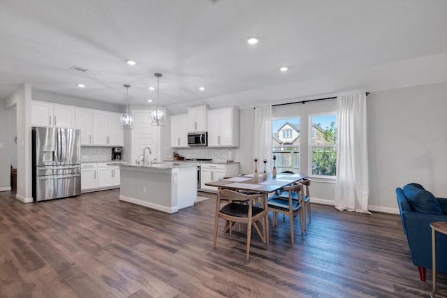 dining area featuring recessed lighting, visible vents, baseboards, and dark wood-style floors