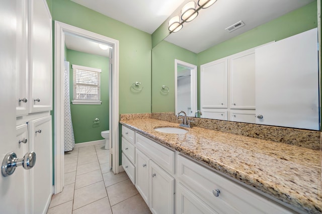 full bathroom featuring tile patterned flooring, toilet, vanity, visible vents, and baseboards