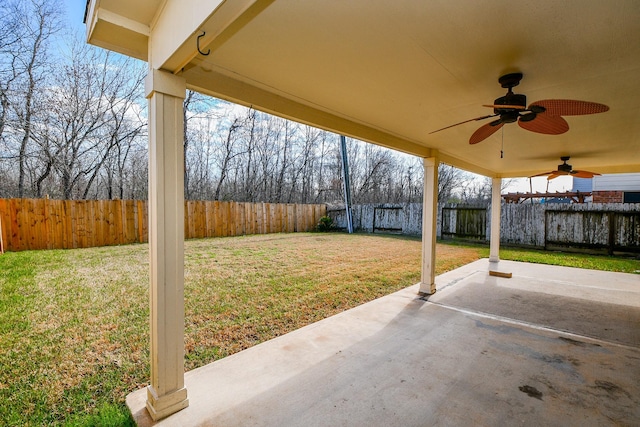 view of yard with a ceiling fan, a fenced backyard, and a patio