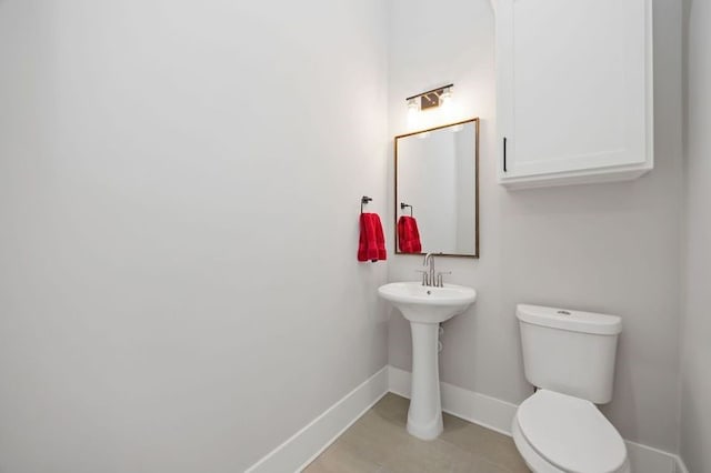 bathroom featuring toilet and baseboards