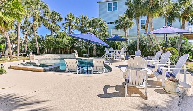 view of pool with a pool with connected hot tub and a patio area