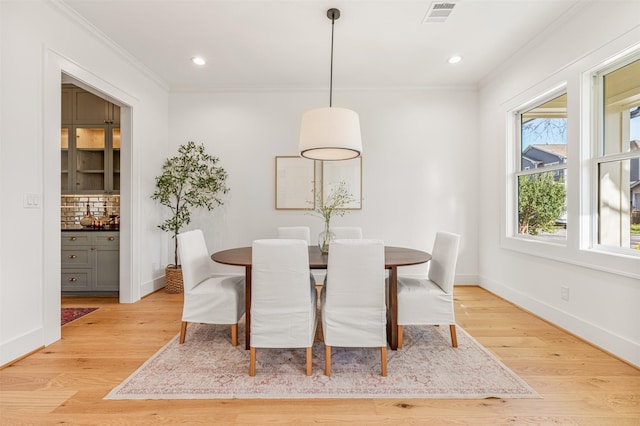 203 Munford St, Houston, TX 77008 - dining area with visible vents, recessed lighting, crown molding, baseboards, and light wood-style floors