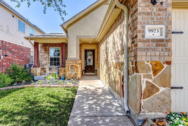 view of exterior entry with stucco siding