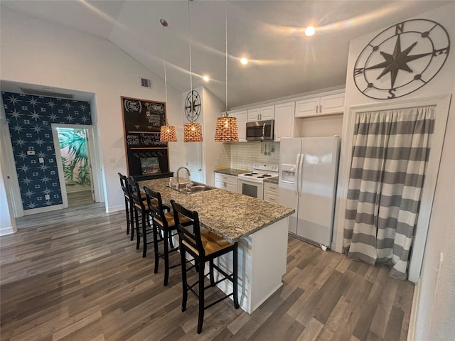 kitchen with dark wood-style flooring, lofted ceiling, white cabinetry, white appliances, and wallpapered walls