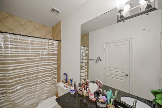 bathroom featuring visible vents, a shower with shower curtain, vanity, and toilet