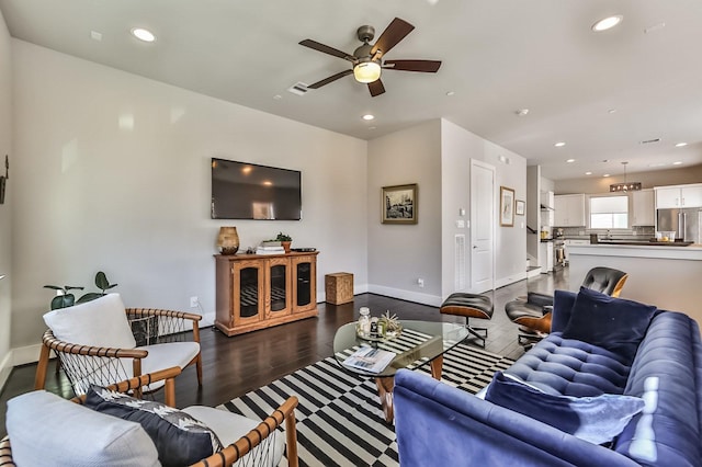 living area with dark wood-style floors, recessed lighting, and baseboards