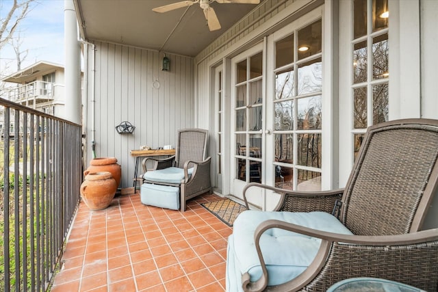 balcony featuring ceiling fan