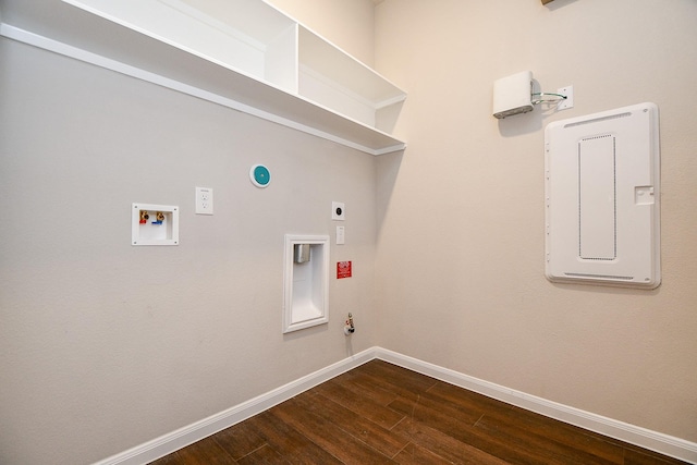 clothes washing area featuring gas dryer hookup, hookup for a washing machine, laundry area, baseboards, and electric dryer hookup