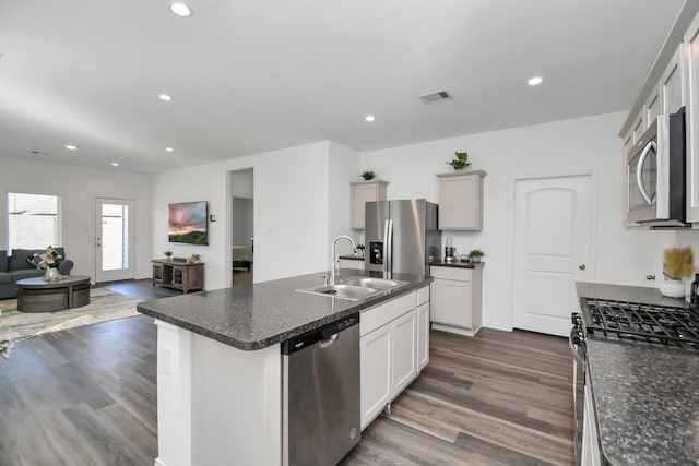 kitchen featuring stainless steel appliances, recessed lighting, visible vents, and a sink